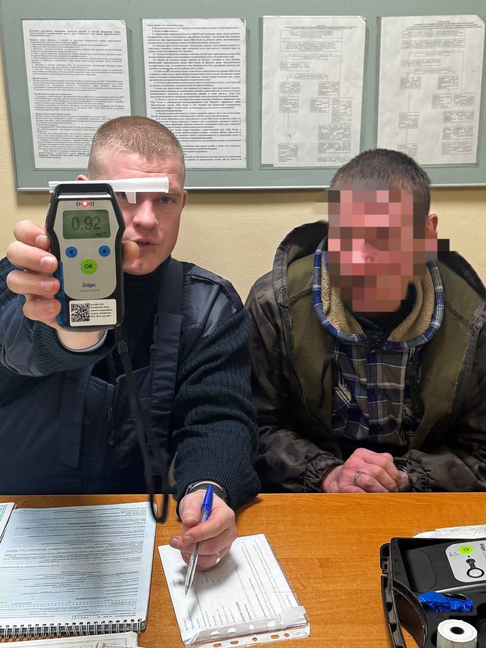 Пьют все, что пьется, и садятся за руль тюменские автоинспекторы массово вылавливают пьяниц за рулем (не всегда автомобилей) Пьют все, что пьется, и садятся за руль тюменские автоинспекторы массово вылавливают пьяниц за рулем (не всегда автомобилей)