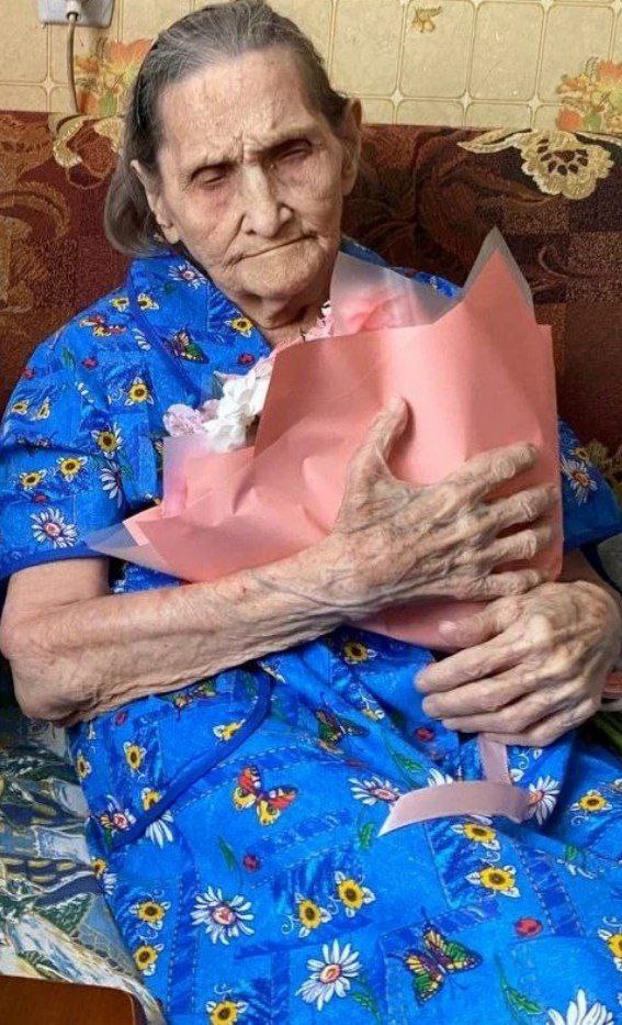 Жительницу Восточного округа Тюмени поздравили со 100-летием Жительницу Восточного округа Тюмени поздравили со 100-летием