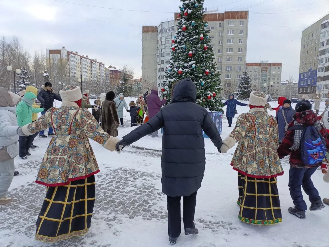 Сегодня, 6 января, в сквере Казачьи луга приключилось первое из рождественских чудес, запланированных Центром русской культуры — театрализованная игровая программа «Рождество стучится в дом»! Сегодня, 6 января, в сквере Казачьи луга приключилось первое из рождественских чудес, запланированных Центром русской культуры — театрализованная игровая программа «Рождество стучится в дом»!