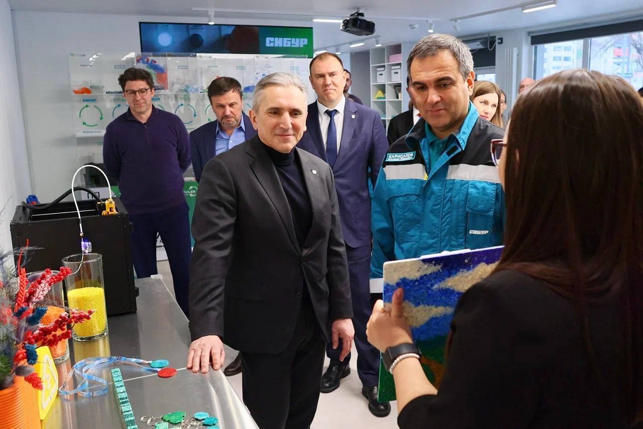 Уважаемый Александр Викторович, от имени жителей Тобольска поздравляю вас с Днём рождения! Уважаемый Александр Викторович, от имени жителей Тобольска поздравляю вас с Днём рождения!