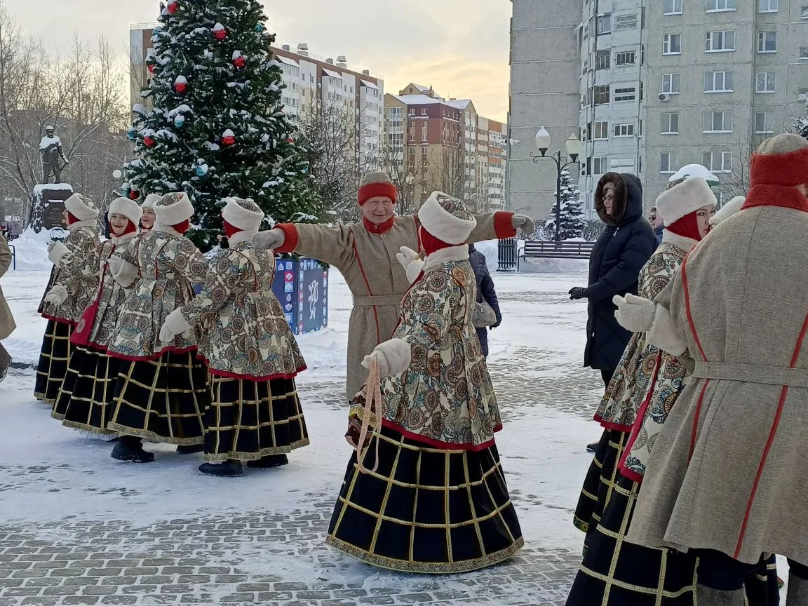Сегодня, 6 января, в сквере Казачьи луга приключилось первое из рождественских чудес, запланированных Центром русской культуры — театрализованная игровая программа «Рождество стучится в дом»! Сегодня, 6 января, в сквере Казачьи луга приключилось первое из рождественских чудес, запланированных Центром русской культуры — театрализованная игровая программа «Рождество стучится в дом»!