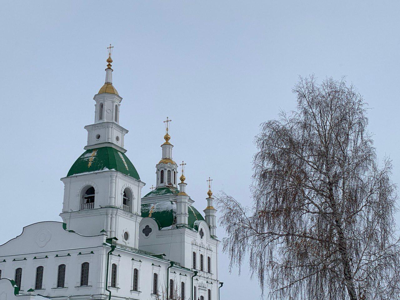 В день празднования Рождества Христова противопожарная служба Тюменской области напоминает простые правила поведения в храмах: