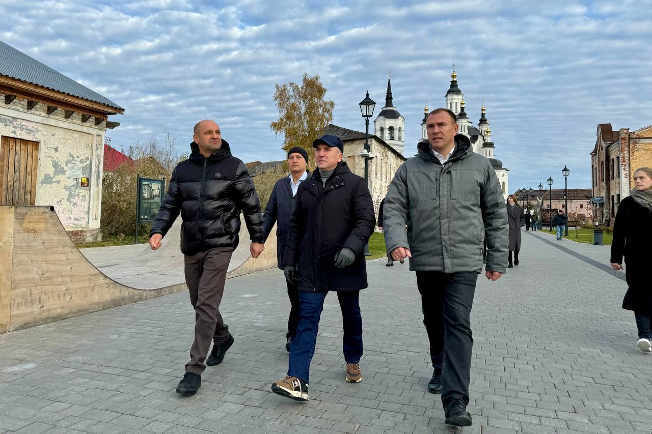 Уважаемый Александр Викторович, от имени жителей Тобольска поздравляю вас с Днём рождения!