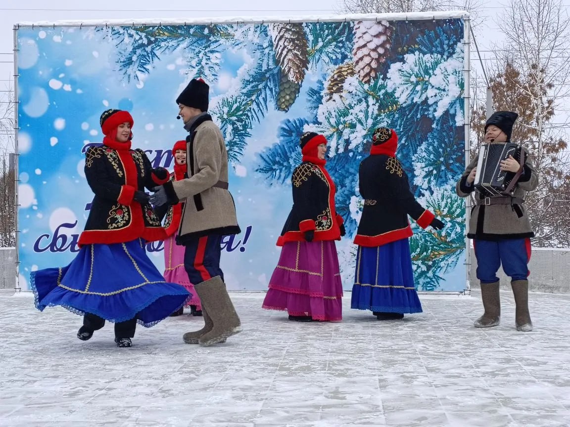 Сегодня, 6 января, в сквере Казачьи луга приключилось первое из рождественских чудес, запланированных Центром русской культуры — театрализованная игровая программа «Рождество стучится в дом»! Сегодня, 6 января, в сквере Казачьи луга приключилось первое из рождественских чудес, запланированных Центром русской культуры — театрализованная игровая программа «Рождество стучится в дом»!