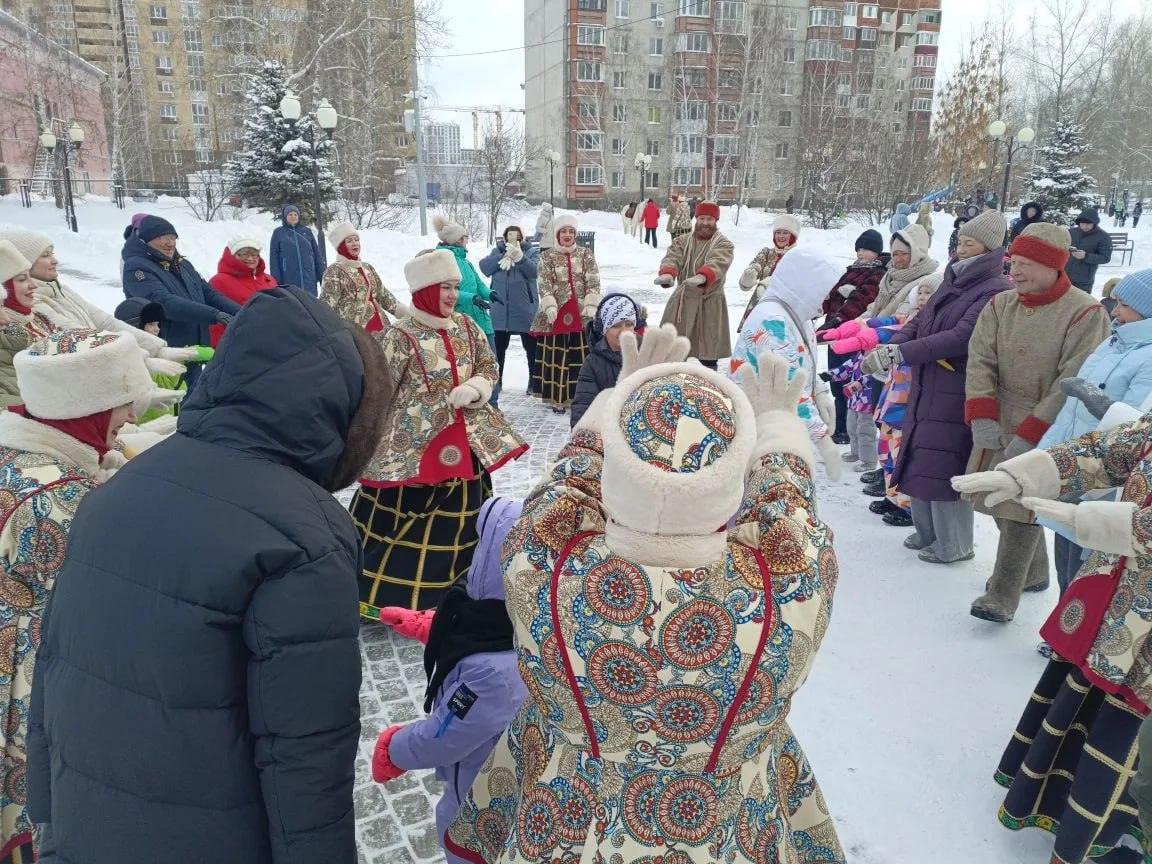 Сегодня, 6 января, в сквере Казачьи луга приключилось первое из рождественских чудес, запланированных Центром русской культуры — театрализованная игровая программа «Рождество стучится в дом»! Сегодня, 6 января, в сквере Казачьи луга приключилось первое из рождественских чудес, запланированных Центром русской культуры — театрализованная игровая программа «Рождество стучится в дом»!