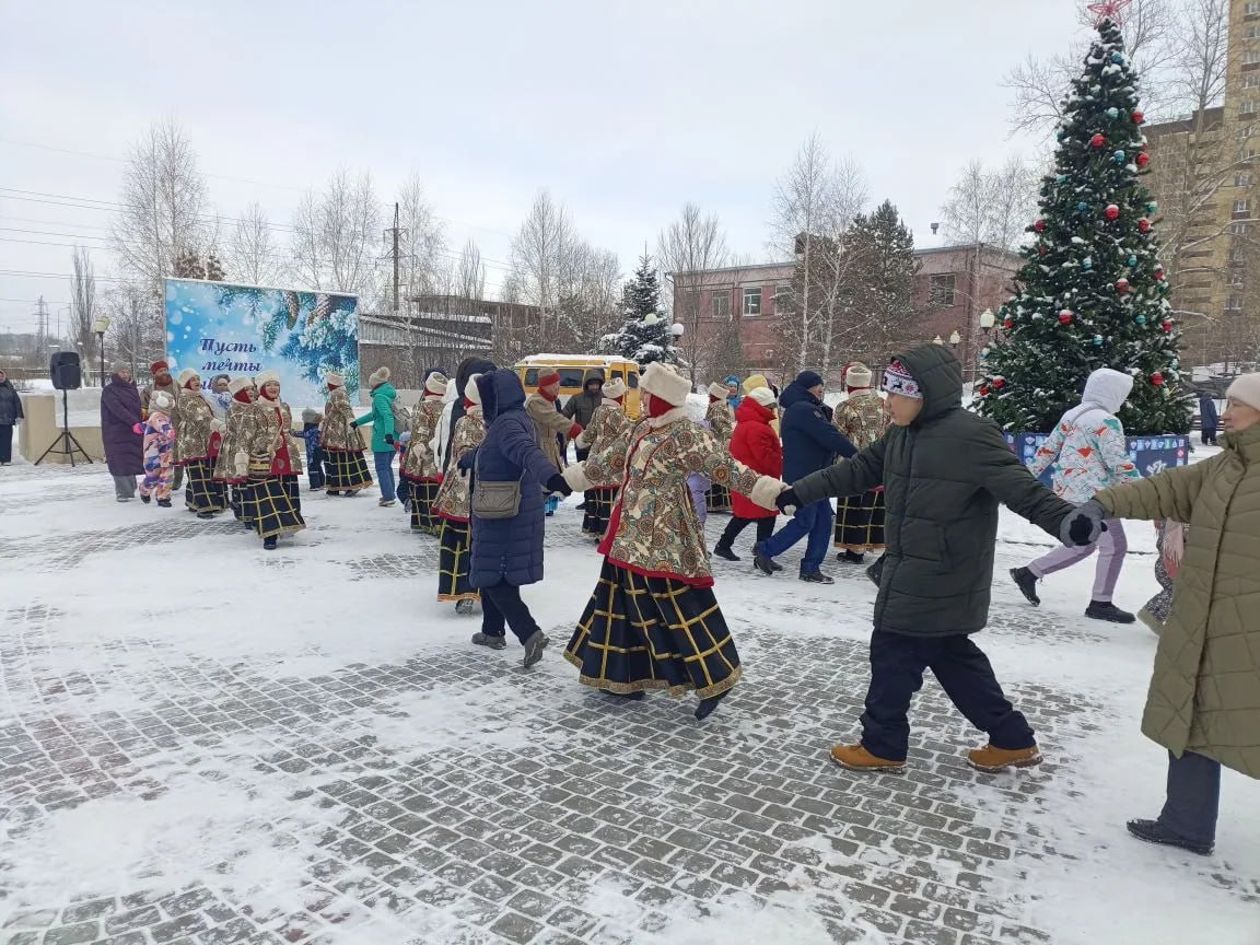 Сегодня, 6 января, в сквере Казачьи луга приключилось первое из рождественских чудес, запланированных Центром русской культуры — театрализованная игровая программа «Рождество стучится в дом»! Сегодня, 6 января, в сквере Казачьи луга приключилось первое из рождественских чудес, запланированных Центром русской культуры — театрализованная игровая программа «Рождество стучится в дом»!