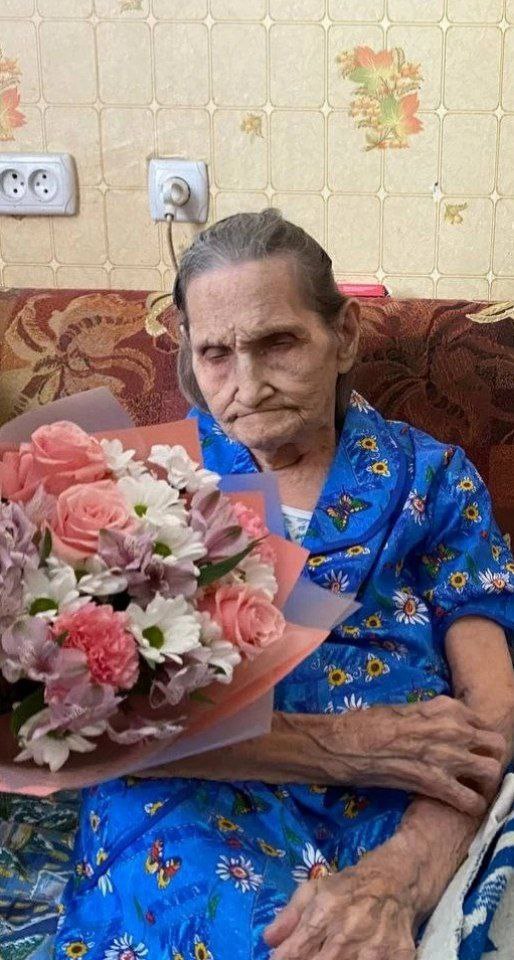 Жительницу Восточного округа Тюмени поздравили со 100-летием Жительницу Восточного округа Тюмени поздравили со 100-летием