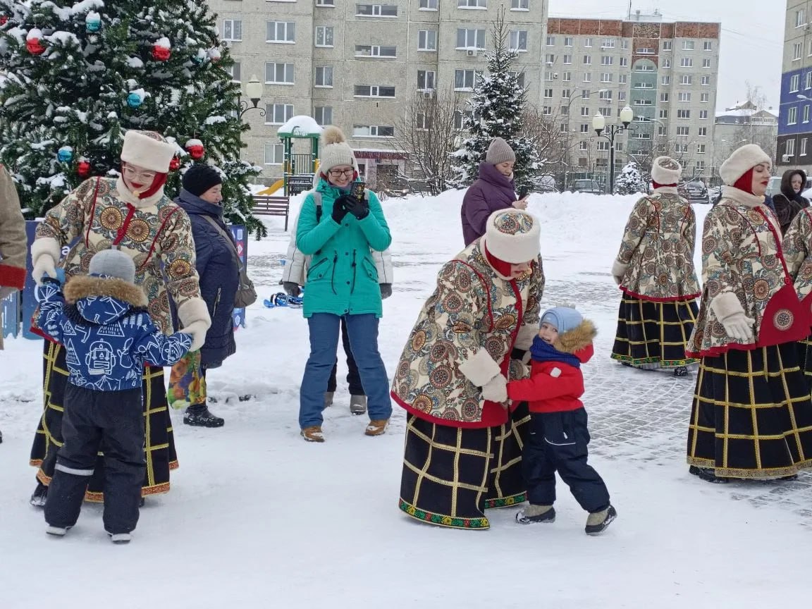 Сегодня, 6 января, в сквере Казачьи луга приключилось первое из рождественских чудес, запланированных Центром русской культуры — театрализованная игровая программа «Рождество стучится в дом»! Сегодня, 6 января, в сквере Казачьи луга приключилось первое из рождественских чудес, запланированных Центром русской культуры — театрализованная игровая программа «Рождество стучится в дом»!