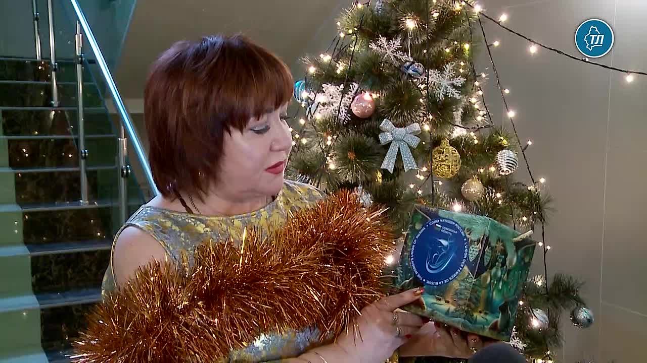 Тюменское отделение Союза женщин России поздравило детей вынужденных переселенцев