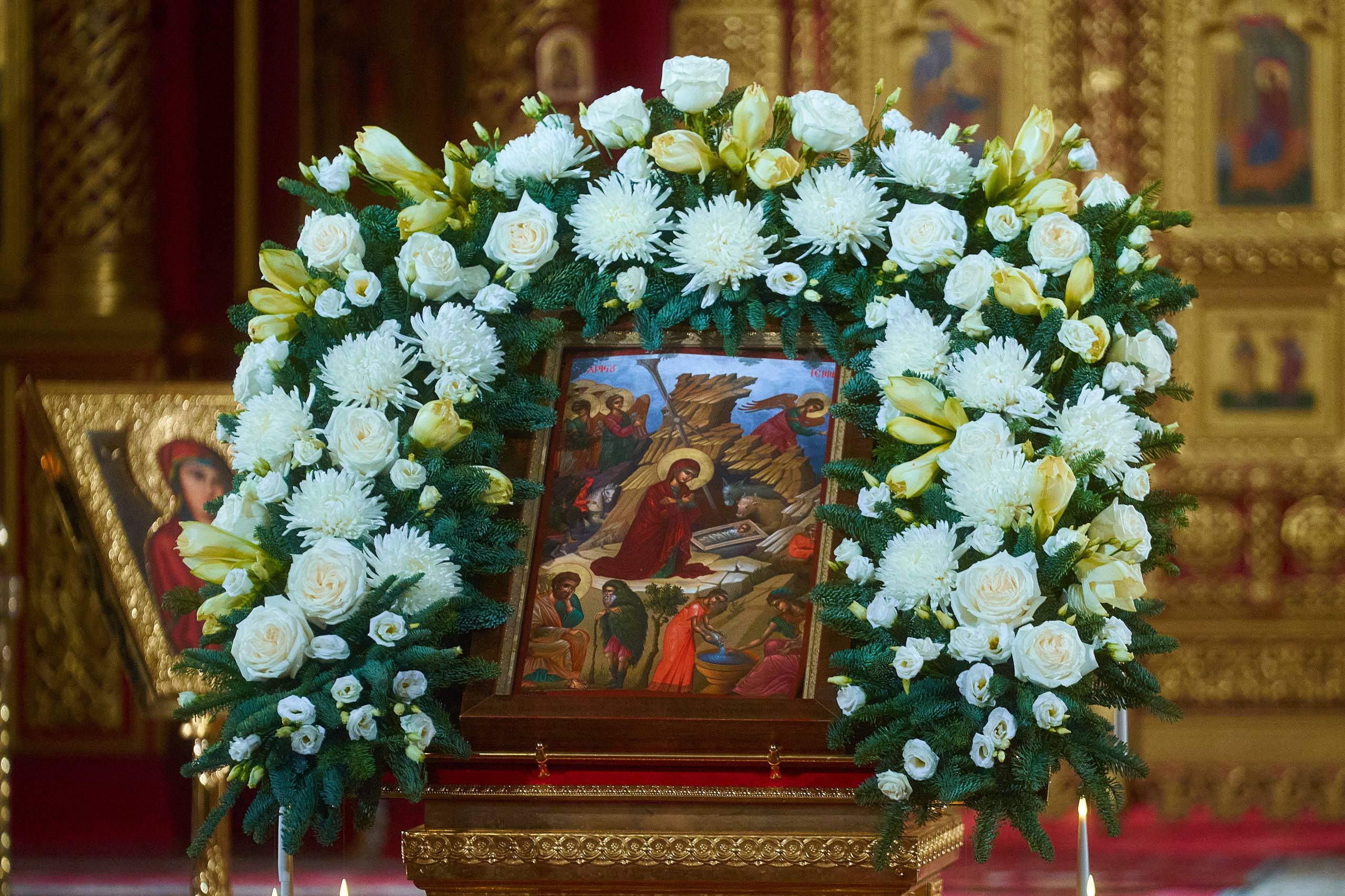 Руслан Кухарук: Дорогие друзья, от всего сердца поздравляю вас с Рождеством Христовым! Разделил радость праздника с земляками на ночной службе в Воскресенском кафедральном соборе Ханты-Мансийска. Руслан Кухарук: Дорогие друзья, от всего сердца поздравляю вас с Рождеством Христовым! Разделил радость праздника с земляками на ночной службе в Воскресенском кафедральном соборе Ханты-Мансийска.