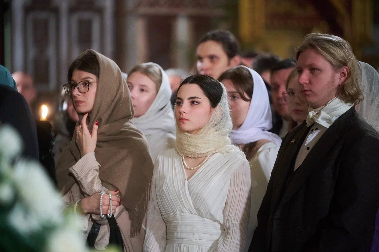 Руслан Кухарук: Дорогие друзья, от всего сердца поздравляю вас с Рождеством Христовым! Разделил радость праздника с земляками на ночной службе в Воскресенском кафедральном соборе Ханты-Мансийска. Руслан Кухарук: Дорогие друзья, от всего сердца поздравляю вас с Рождеством Христовым! Разделил радость праздника с земляками на ночной службе в Воскресенском кафедральном соборе Ханты-Мансийска.