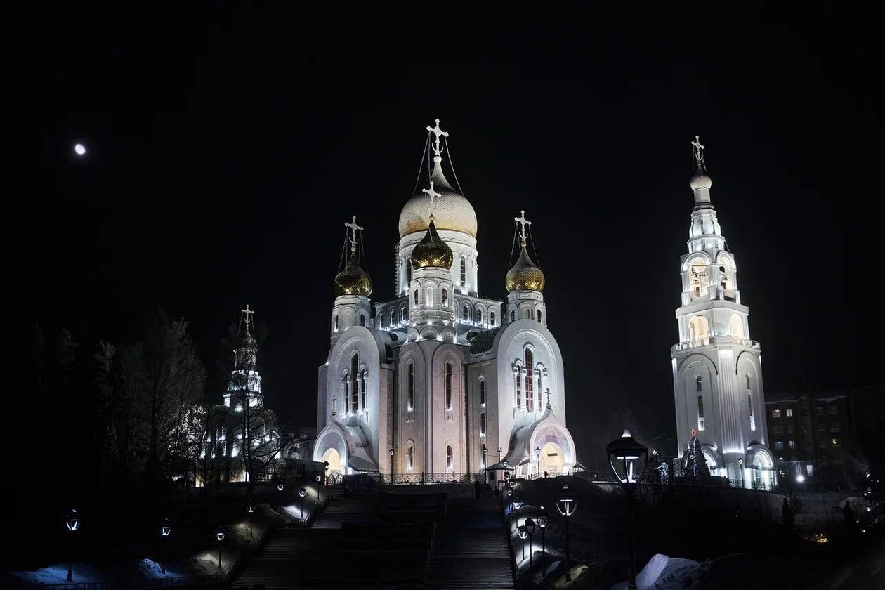 Руслан Кухарук: Дорогие друзья, от всего сердца поздравляю вас с Рождеством Христовым! Разделил радость праздника с земляками на ночной службе в Воскресенском кафедральном соборе Ханты-Мансийска. Руслан Кухарук: Дорогие друзья, от всего сердца поздравляю вас с Рождеством Христовым! Разделил радость праздника с земляками на ночной службе в Воскресенском кафедральном соборе Ханты-Мансийска.