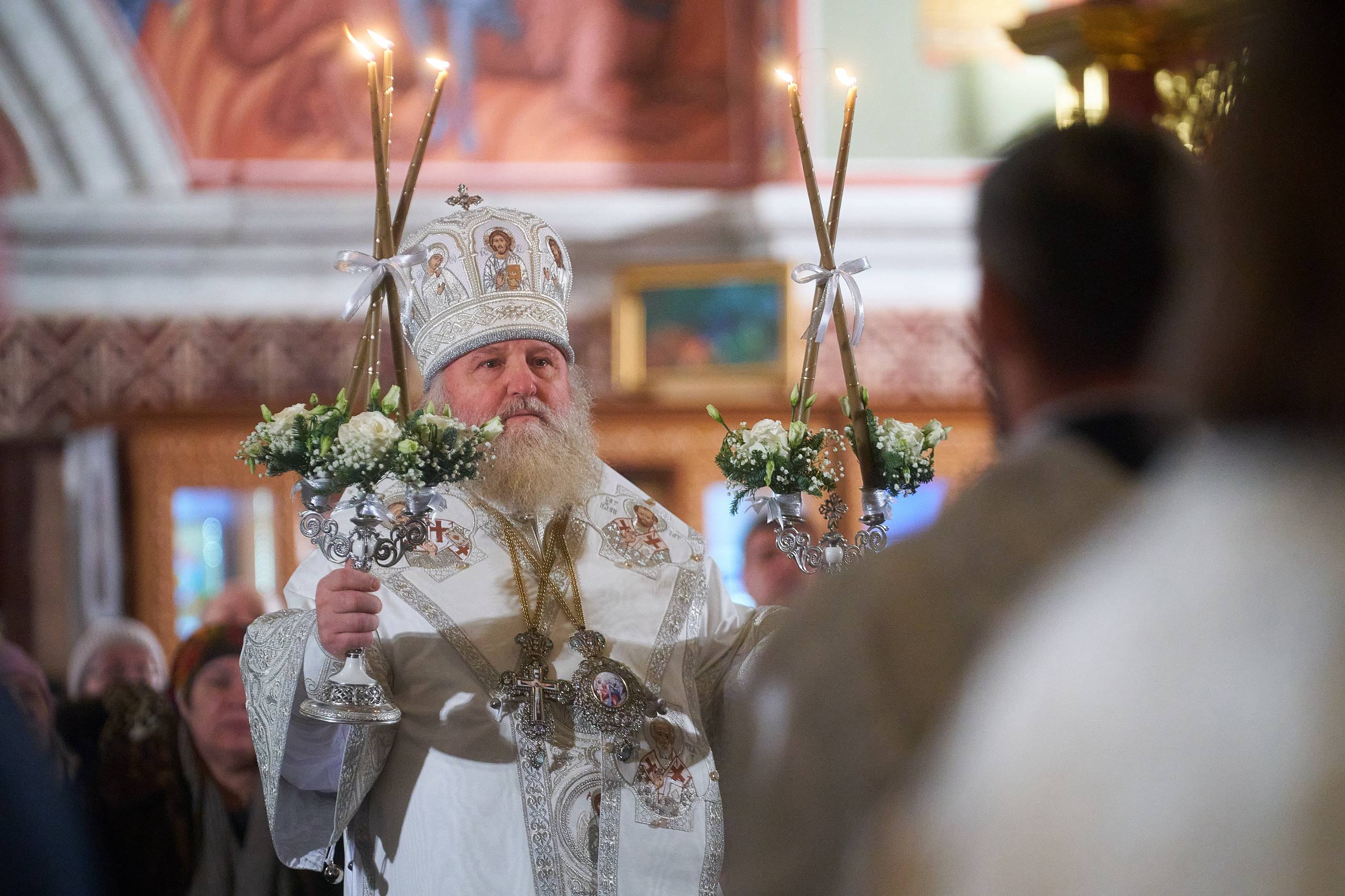 Руслан Кухарук: Дорогие друзья, от всего сердца поздравляю вас с Рождеством Христовым! Разделил радость праздника с земляками на ночной службе в Воскресенском кафедральном соборе Ханты-Мансийска. Руслан Кухарук: Дорогие друзья, от всего сердца поздравляю вас с Рождеством Христовым! Разделил радость праздника с земляками на ночной службе в Воскресенском кафедральном соборе Ханты-Мансийска.