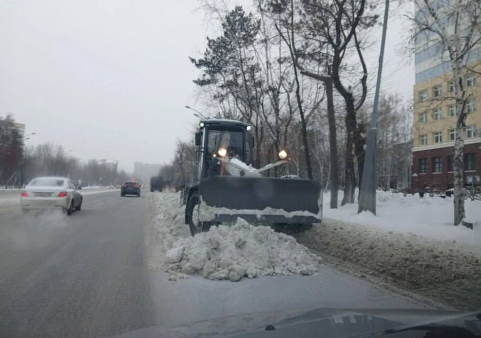 В Тюмени снежно: На уборку уже вышли дорожные службы В Тюмени снежно: На уборку уже вышли дорожные службы