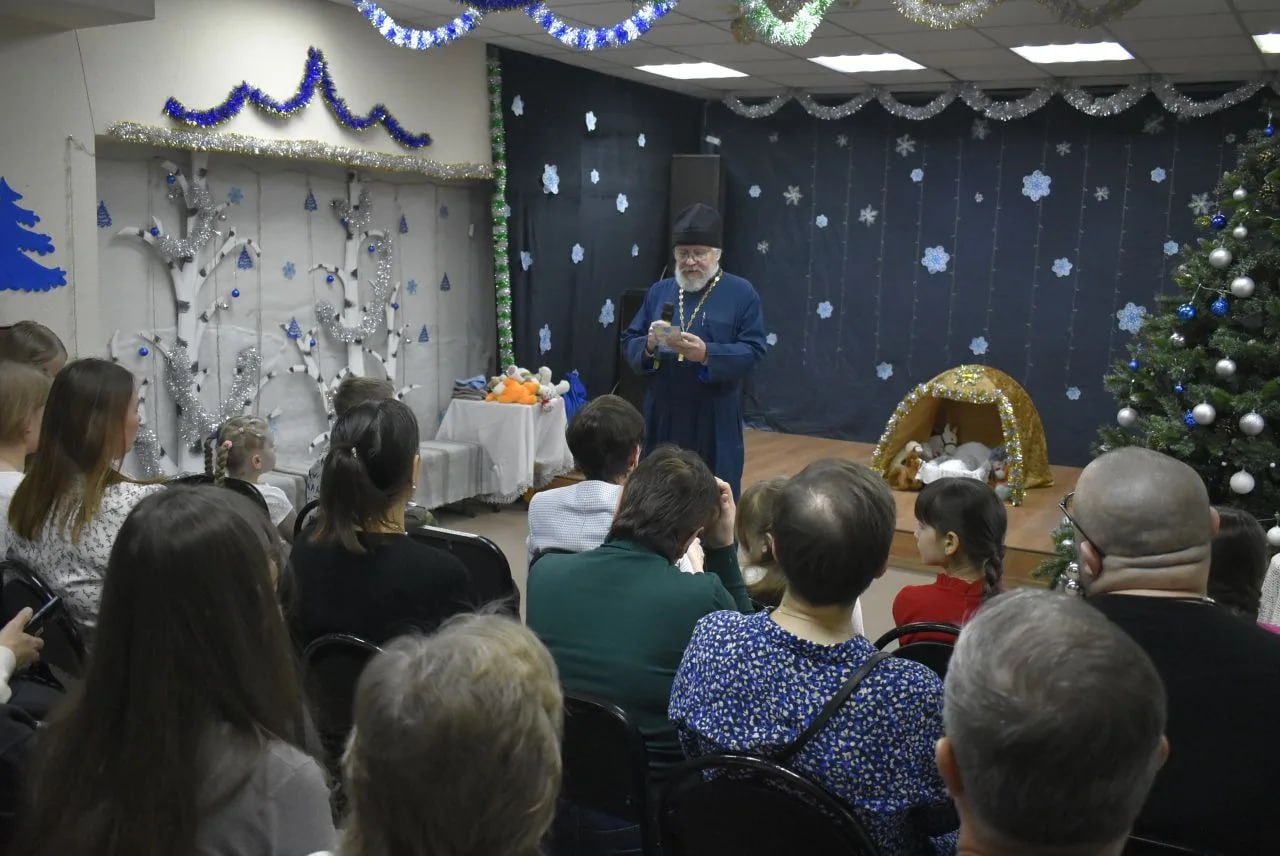 Рождественское чудо. 7 января Центр русской культуры провёл праздничную программу «Рождественская круговерть», посвящённую светлому празднику Рождества Христова Рождественское чудо. 7 января Центр русской культуры провёл праздничную программу «Рождественская круговерть», посвящённую светлому празднику Рождества Христова