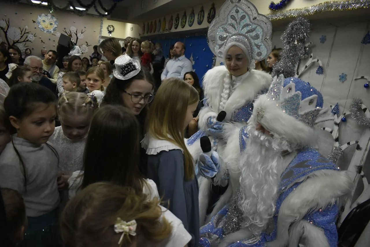 Рождественское чудо. 7 января Центр русской культуры провёл праздничную программу «Рождественская круговерть», посвящённую светлому празднику Рождества Христова Рождественское чудо. 7 января Центр русской культуры провёл праздничную программу «Рождественская круговерть», посвящённую светлому празднику Рождества Христова