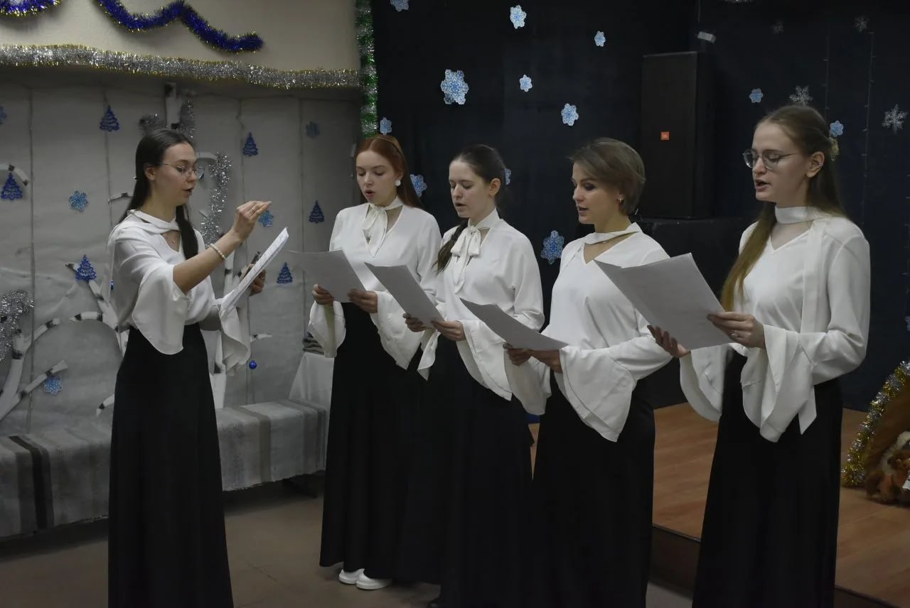 Рождественское чудо. 7 января Центр русской культуры провёл праздничную программу «Рождественская круговерть», посвящённую светлому празднику Рождества Христова Рождественское чудо. 7 января Центр русской культуры провёл праздничную программу «Рождественская круговерть», посвящённую светлому празднику Рождества Христова