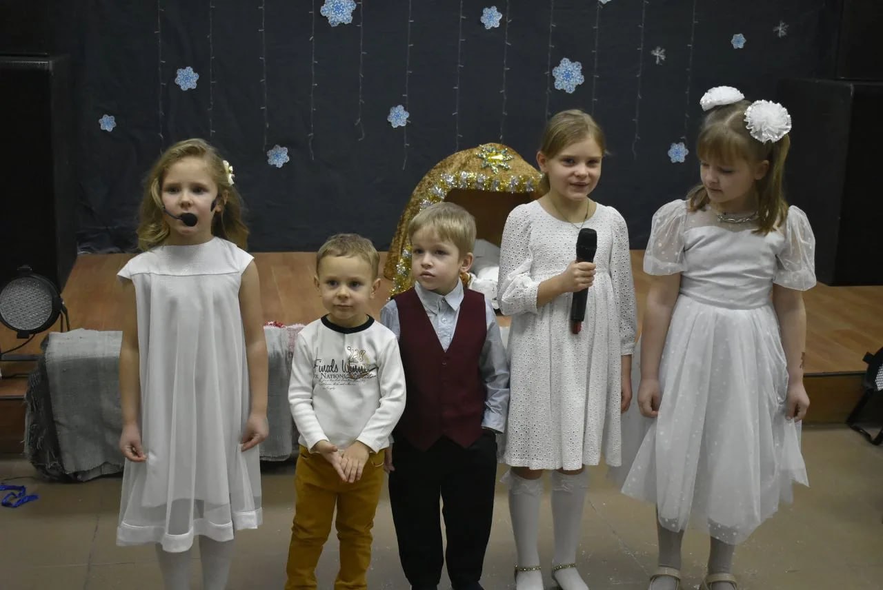 Рождественское чудо. 7 января Центр русской культуры провёл праздничную программу «Рождественская круговерть», посвящённую светлому празднику Рождества Христова Рождественское чудо. 7 января Центр русской культуры провёл праздничную программу «Рождественская круговерть», посвящённую светлому празднику Рождества Христова