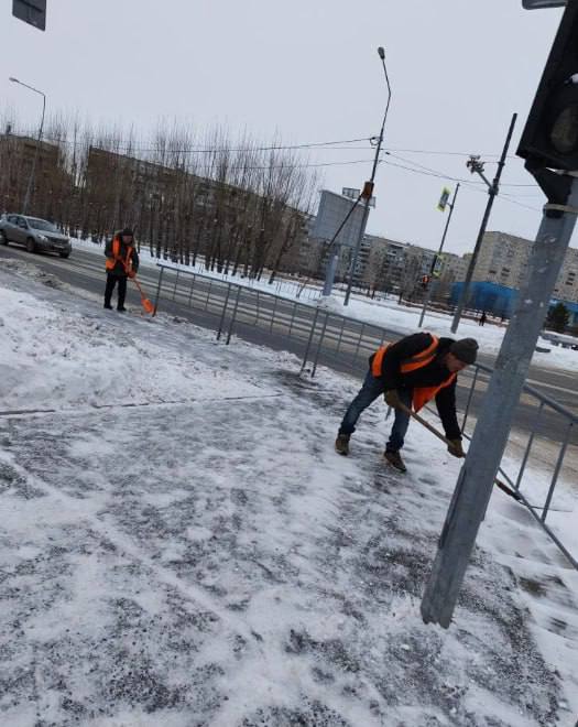 В Тюмени снежно: На уборку уже вышли дорожные службы В Тюмени снежно: На уборку уже вышли дорожные службы