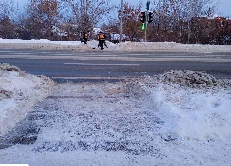 В Тюмени снежно: На уборку уже вышли дорожные службы В Тюмени снежно: На уборку уже вышли дорожные службы