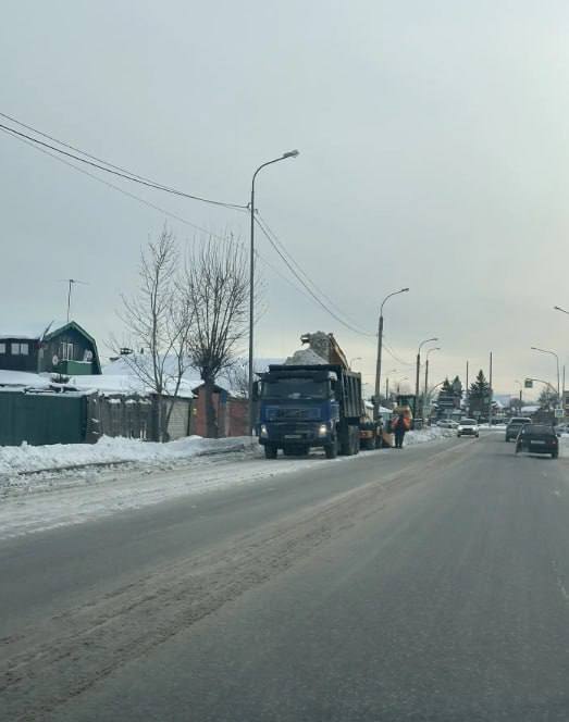 В Тюмени снежно: На уборку уже вышли дорожные службы В Тюмени снежно: На уборку уже вышли дорожные службы