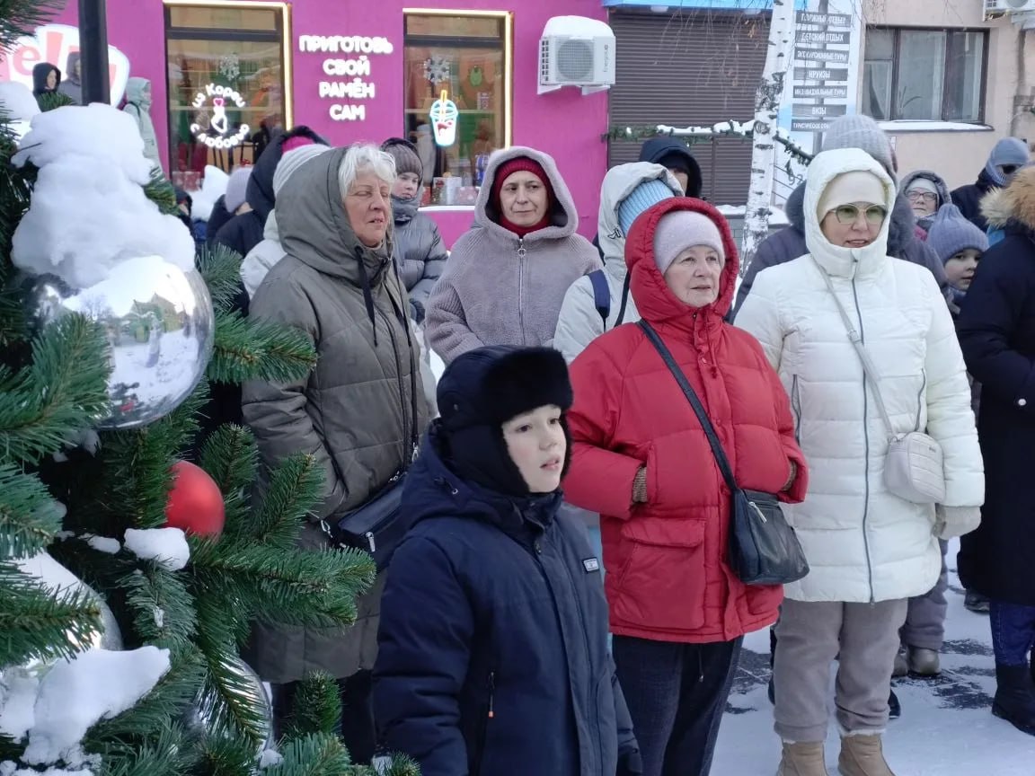 Песни, загадки и веселье. Вчера на территории Центра деревянного зодчества артисты Центра русской культуры провели тематическую программу «Рождество шагает по планете – рады взрослые и дети» Песни, загадки и веселье. Вчера на территории Центра деревянного зодчества артисты Центра русской культуры провели тематическую программу «Рождество шагает по планете – рады взрослые и дети»