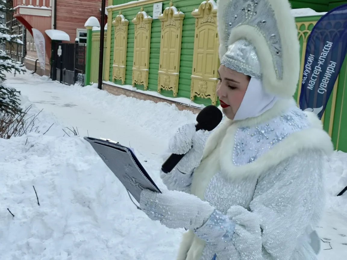 Песни, загадки и веселье. Вчера на территории Центра деревянного зодчества артисты Центра русской культуры провели тематическую программу «Рождество шагает по планете – рады взрослые и дети» Песни, загадки и веселье. Вчера на территории Центра деревянного зодчества артисты Центра русской культуры провели тематическую программу «Рождество шагает по планете – рады взрослые и дети»
