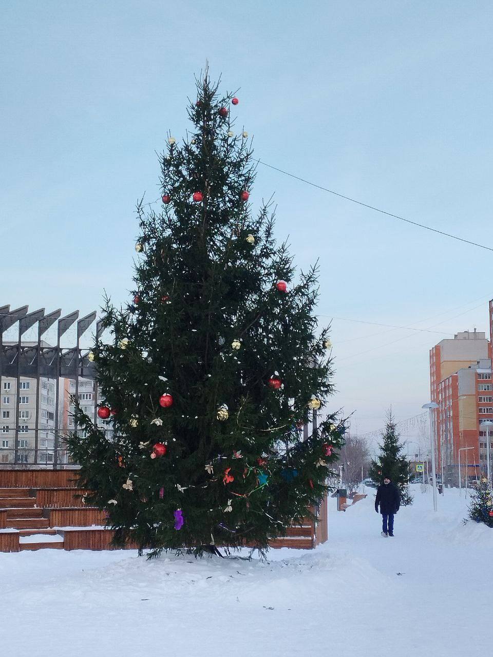 Бульвар Петра Ершова. В Тюмени появился портал в подводное царство, где ожили герои любимой сказки! Здесь вас ждёт не просто прогулка, а настоящее путешествие по морскому дну, сверкающему праздничными огнями Бульвар Петра Ершова. В Тюмени появился портал в подводное царство, где ожили герои любимой сказки! Здесь вас ждёт не просто прогулка, а настоящее путешествие по морскому дну, сверкающему праздничными огнями