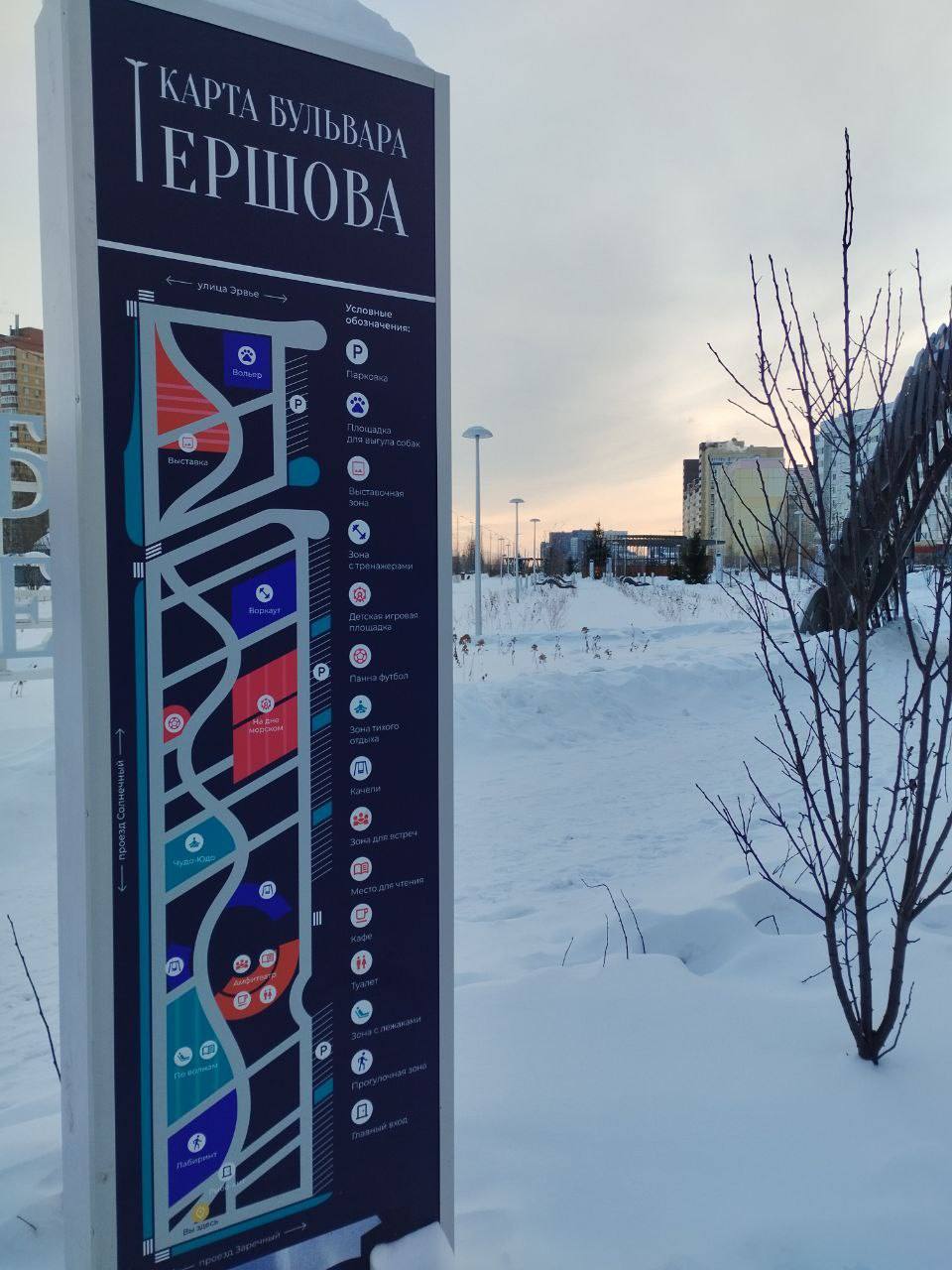 Бульвар Петра Ершова. В Тюмени появился портал в подводное царство, где ожили герои любимой сказки! Здесь вас ждёт не просто прогулка, а настоящее путешествие по морскому дну, сверкающему праздничными огнями Бульвар Петра Ершова. В Тюмени появился портал в подводное царство, где ожили герои любимой сказки! Здесь вас ждёт не просто прогулка, а настоящее путешествие по морскому дну, сверкающему праздничными огнями