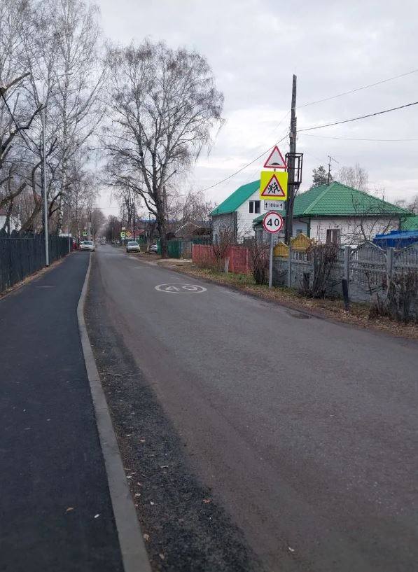 Тротуар по улице Ершова. Шагаем налегке! На улице Ершова появился новый тротуар В прошлом году на улице Ершова появился гладкий и аккуратный тротуар, протяженностью более 1 км. Теперь пеший путь до школы № 48 и детского сада...