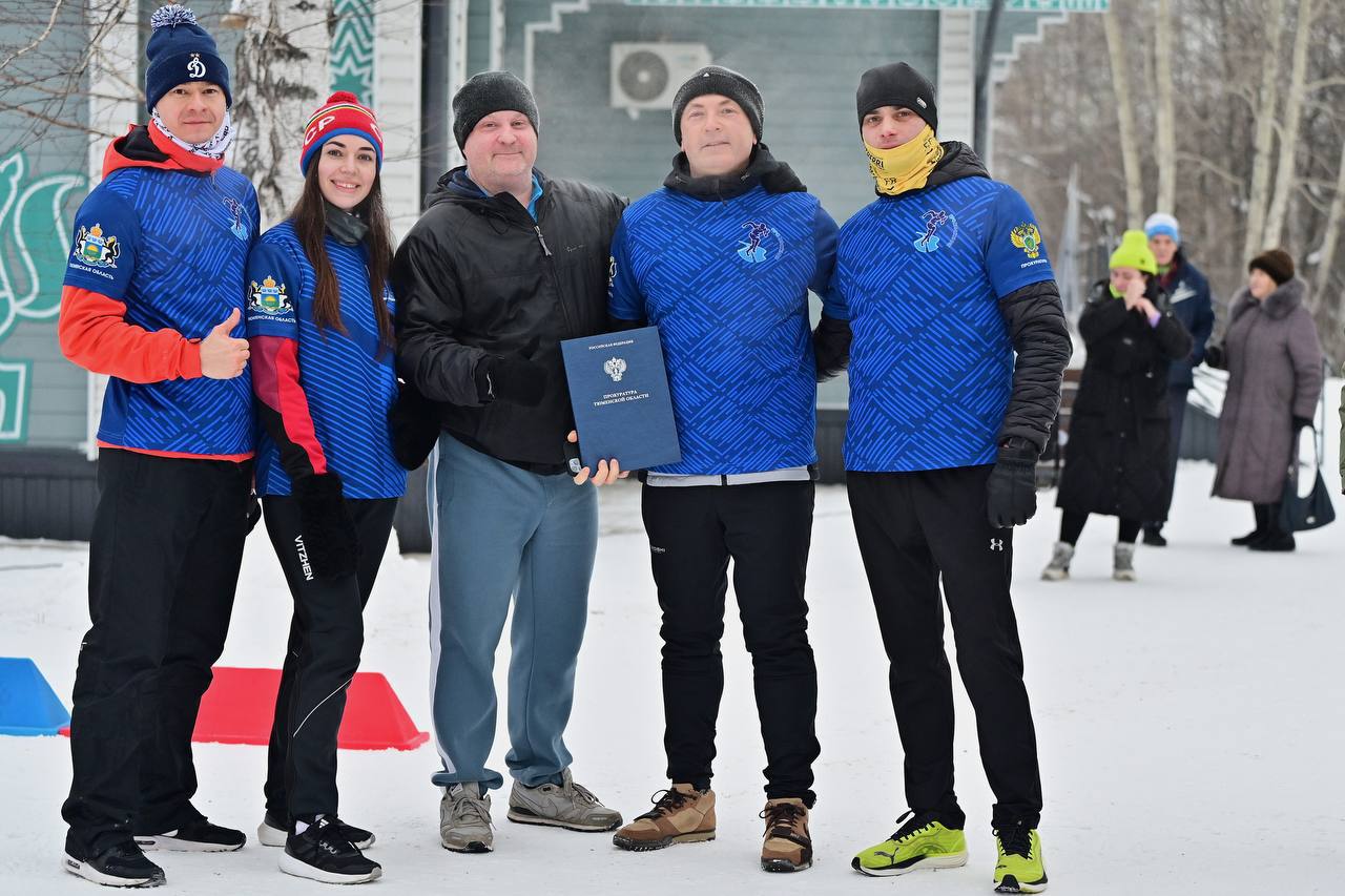 Работники прокуратуры Тюменской области приняли участие в парковом забеге в предверии своего профессионального праздника Работники прокуратуры Тюменской области приняли участие в парковом забеге в предверии своего профессионального праздника