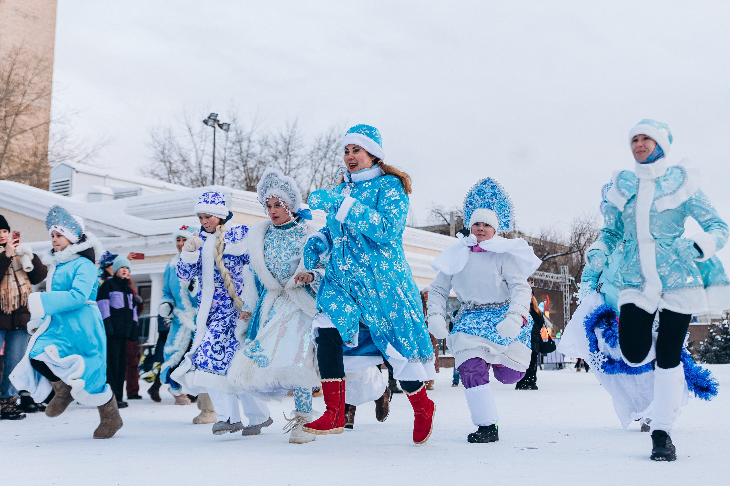 Сказка ожила: в Тюмени прошёл яркий «Забег Снегурочек» Сказка ожила: в Тюмени прошёл яркий «Забег Снегурочек»