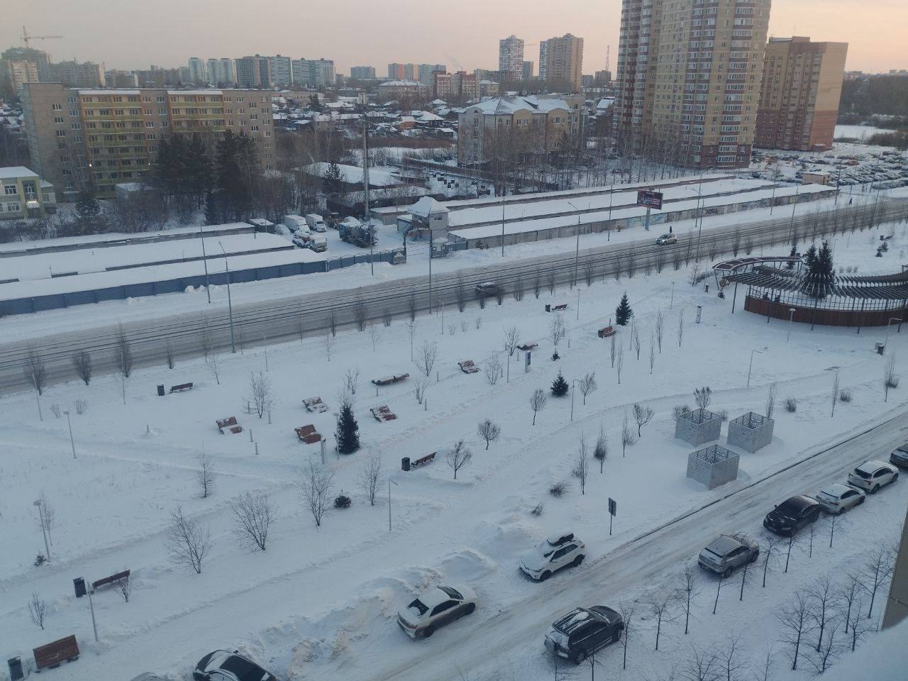 Бульвар Петра Ершова. В Тюмени появился портал в подводное царство, где ожили герои любимой сказки! Здесь вас ждёт не просто прогулка, а настоящее путешествие по морскому дну, сверкающему праздничными огнями Бульвар Петра Ершова. В Тюмени появился портал в подводное царство, где ожили герои любимой сказки! Здесь вас ждёт не просто прогулка, а настоящее путешествие по морскому дну, сверкающему праздничными огнями