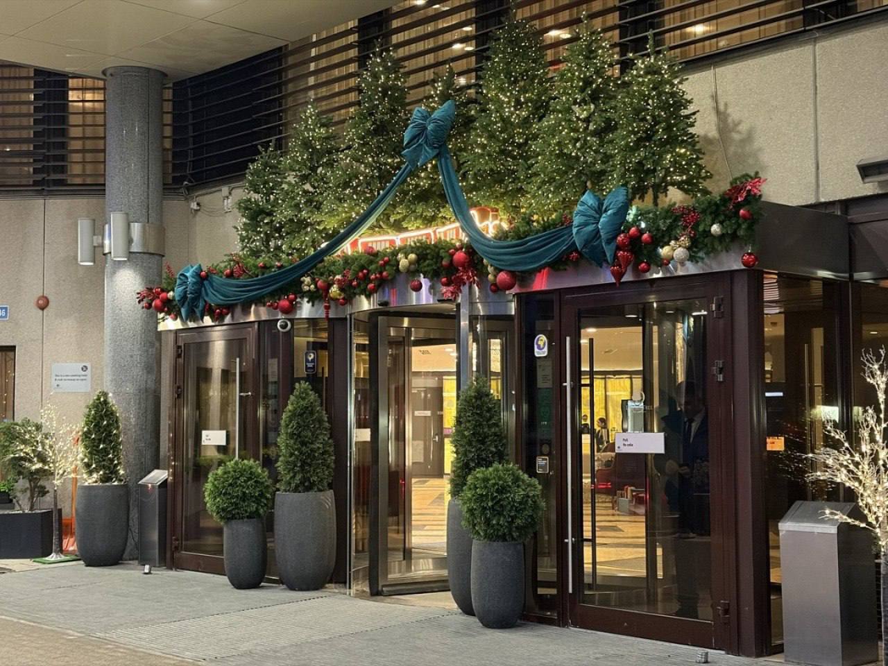 Кто подготовил лучшее новогоднее оформление? Решаем вместе! Кто подготовил лучшее новогоднее оформление? Решаем вместе!