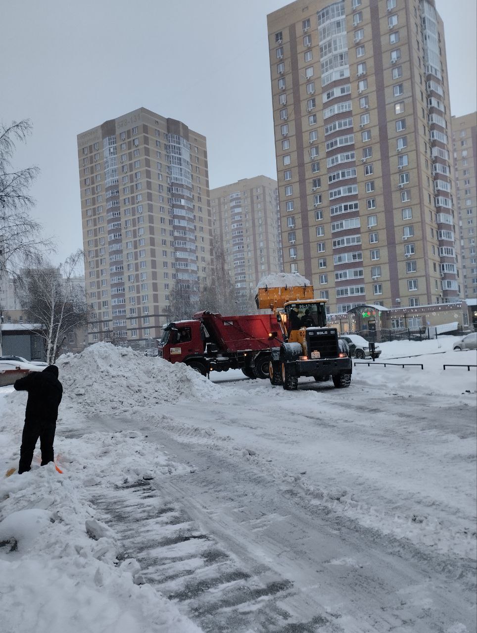 Двор как зимняя сказка, а не снежный плен Двор как зимняя сказка, а не снежный плен