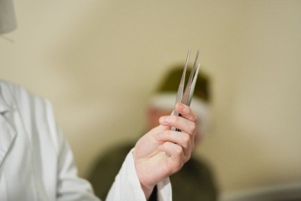 Медицинские столики и стеллажи для инструментов получит из Тюменской области коллектив госпиталя в Краснодоне