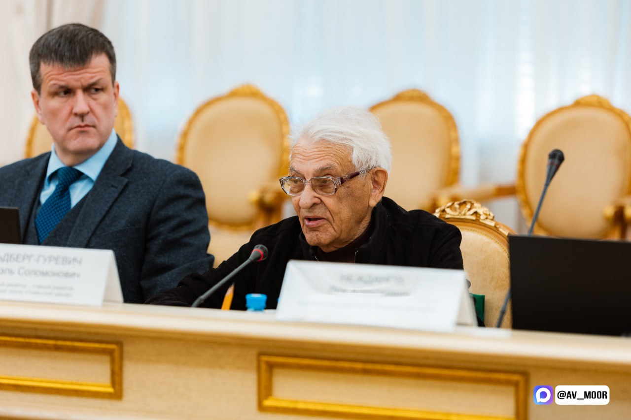 Александр Моор: По хорошей традиции 13 января, в День российской печати, встретился с журналистами СМИ Тюменской области и Уральского федерального округа Александр Моор: По хорошей традиции 13 января, в День российской печати, встретился с журналистами СМИ Тюменской области и Уральского федерального округа