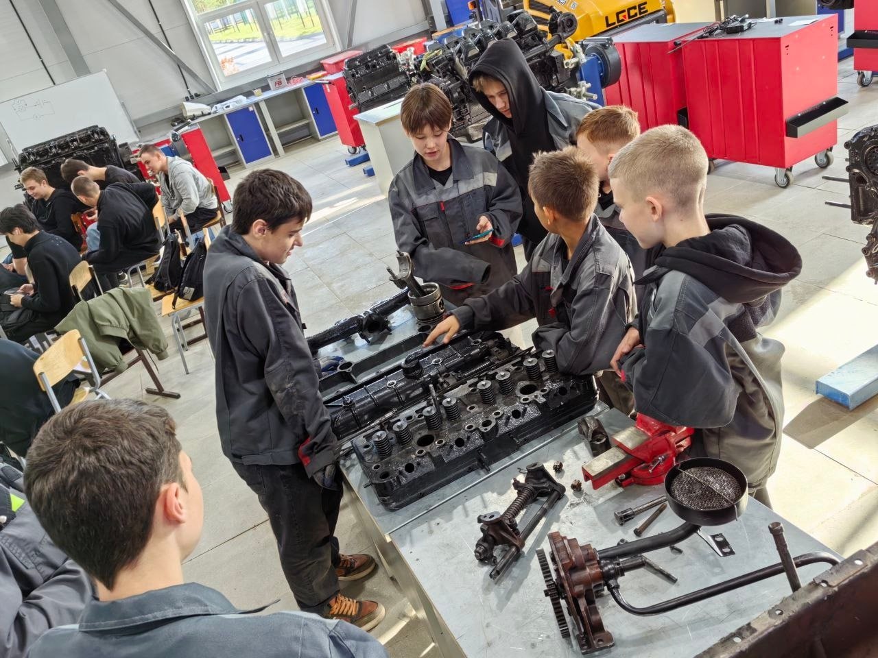 7 000 школьников Тюменской области познакомятся с востребованными профессиями в 2026 году