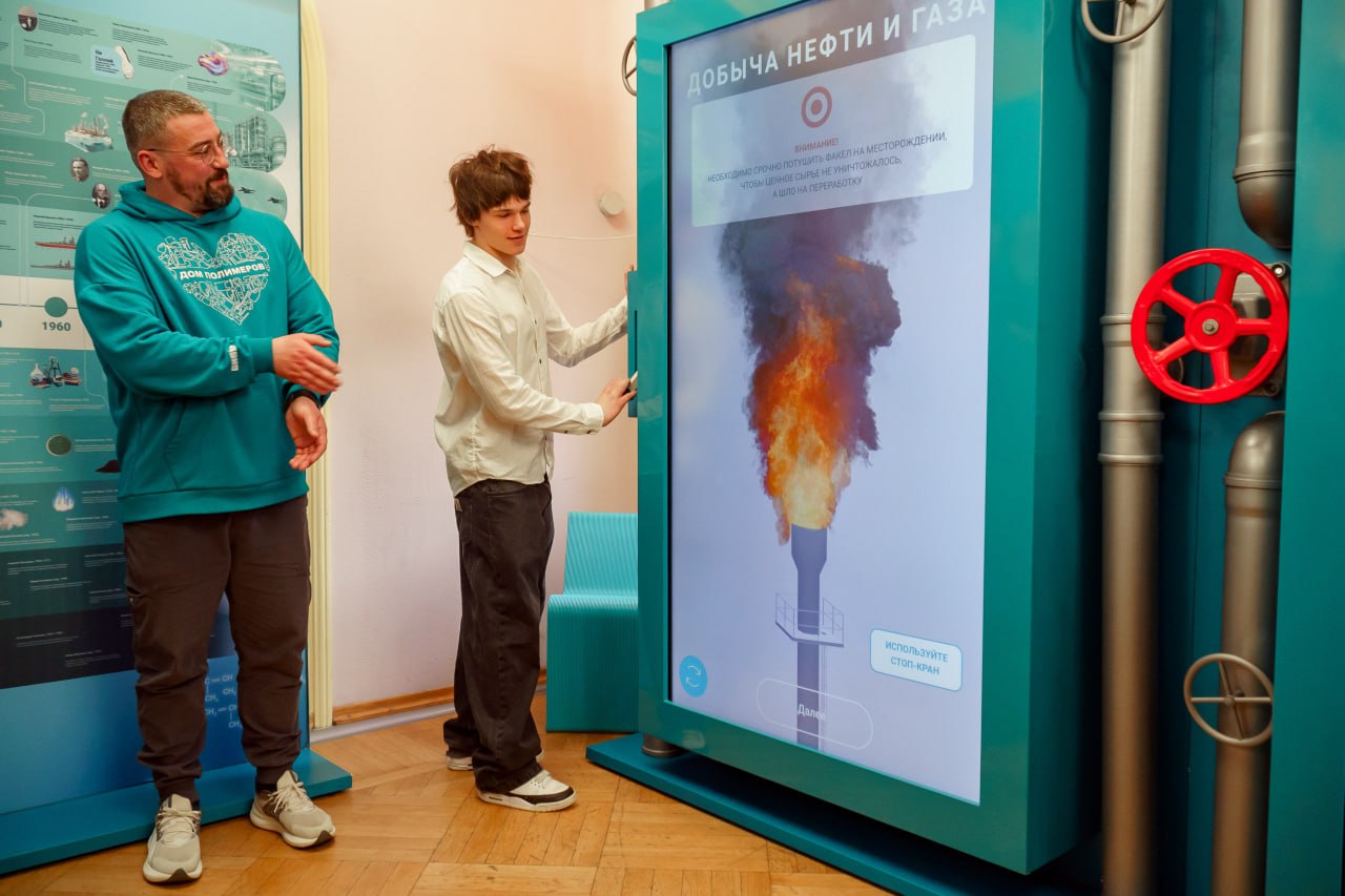 В Тюмени открылась уникальная выставка "Дом полимеров" В Тюмени открылась уникальная выставка "Дом полимеров"