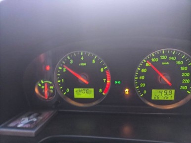 Тюменские автоинспекторы в 40-градусный мороз спасли водителей большегрузов, которые едва не замерзли на трассе в Уватском районе