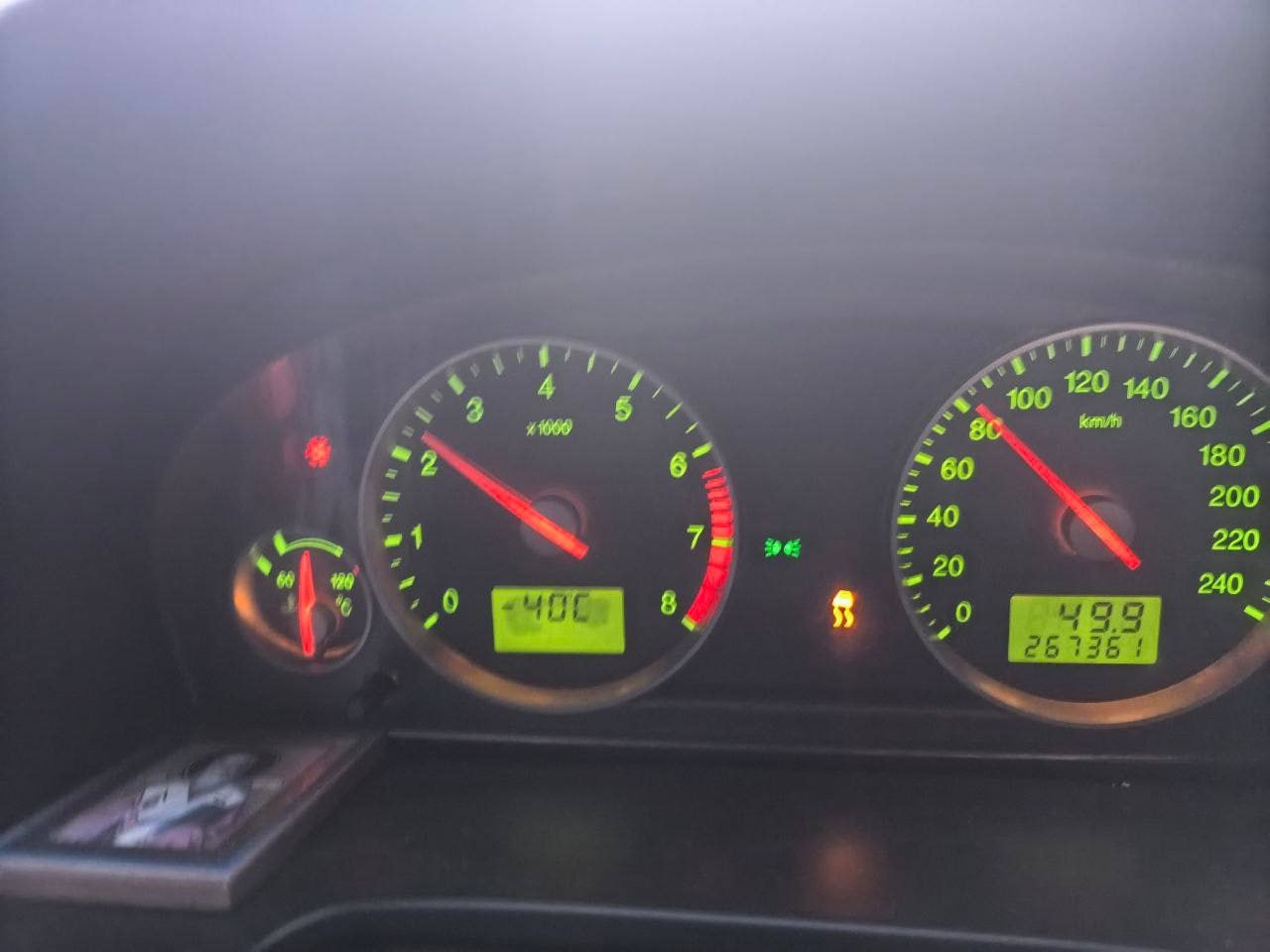 Тюменские автоинспекторы в 40-градусный мороз спасли водителей большегрузов, которые едва не замерзли на трассе в Уватском районе