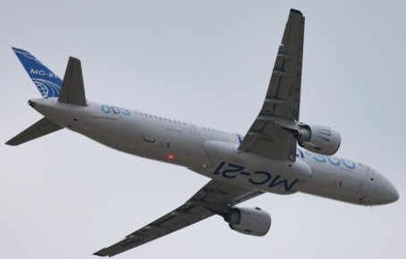 ��-21 � SJ-100 ������ �� ���������� ����� ����� ������������