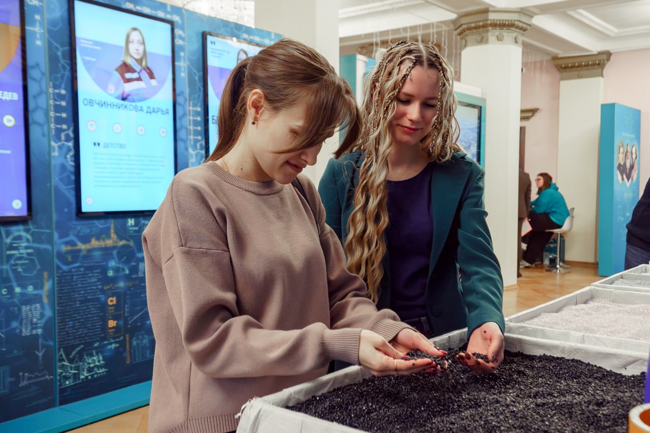 В Тюмени открылась уникальная выставка "Дом полимеров" В Тюмени открылась уникальная выставка "Дом полимеров"