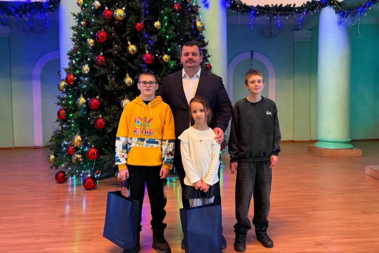 Продолжаем рассказывать о праздничных мероприятиях, которые организовали депутаты Тюменской областной думы для юных жителей региона Продолжаем рассказывать о праздничных мероприятиях, которые организовали депутаты Тюменской областной думы для юных жителей региона