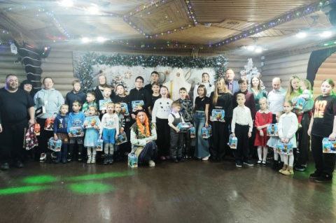 Продолжаем рассказывать о праздничных мероприятиях, которые организовали депутаты Тюменской областной думы для юных жителей региона Продолжаем рассказывать о праздничных мероприятиях, которые организовали депутаты Тюменской областной думы для юных жителей региона