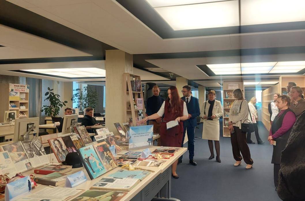 Выставку "Артист как голос народа: взгляд сквозь время" презентовали 22 января в Тюменской областной научной библиотеке имени Д. И. Менделеева Выставку "Артист как голос народа: взгляд сквозь время" презентовали 22 января в Тюменской областной научной библиотеке имени Д. И. Менделеева