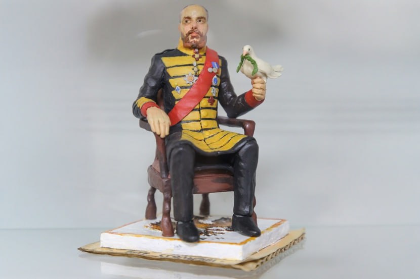 Юный тюменский скульптор Егор Рячкин, чья персональная выставка «Живой пластилин. Начало…» уже почти два месяца демонстрируется в Информационно-библиотечном центре для молодёжи, провёл для тюменцев, жаждущих творчества... Юный тюменский скульптор Егор Рячкин, чья персональная выставка «Живой пластилин. Начало…» уже почти два месяца демонстрируется в Информационно-библиотечном центре для молодёжи, провёл для тюменцев, жаждущих творчества...