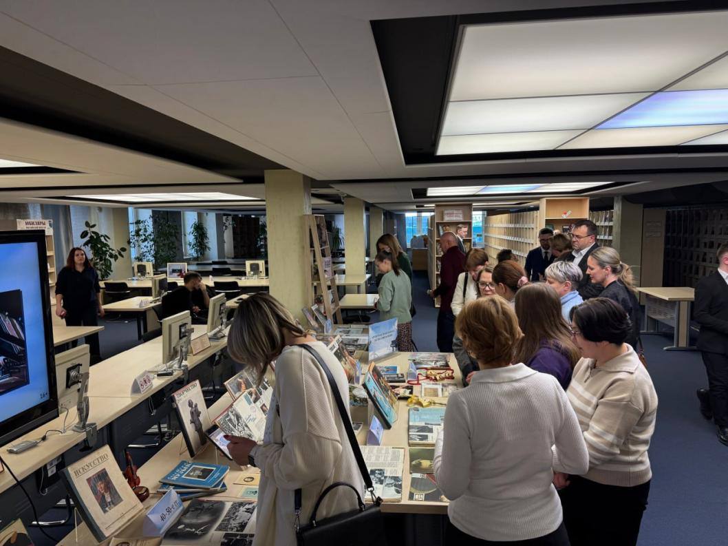 Выставку "Артист как голос народа: взгляд сквозь время" презентовали 22 января в Тюменской областной научной библиотеке имени Д. И. Менделеева Выставку "Артист как голос народа: взгляд сквозь время" презентовали 22 января в Тюменской областной научной библиотеке имени Д. И. Менделеева