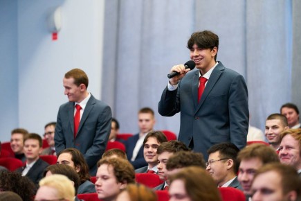 Руслан Кухарук: В преддверии Дня студента в рамках рабочей поездки в Когалым встретился с учащимися образовательного центра – филиала Пермского национального исследовательского политехнического университета