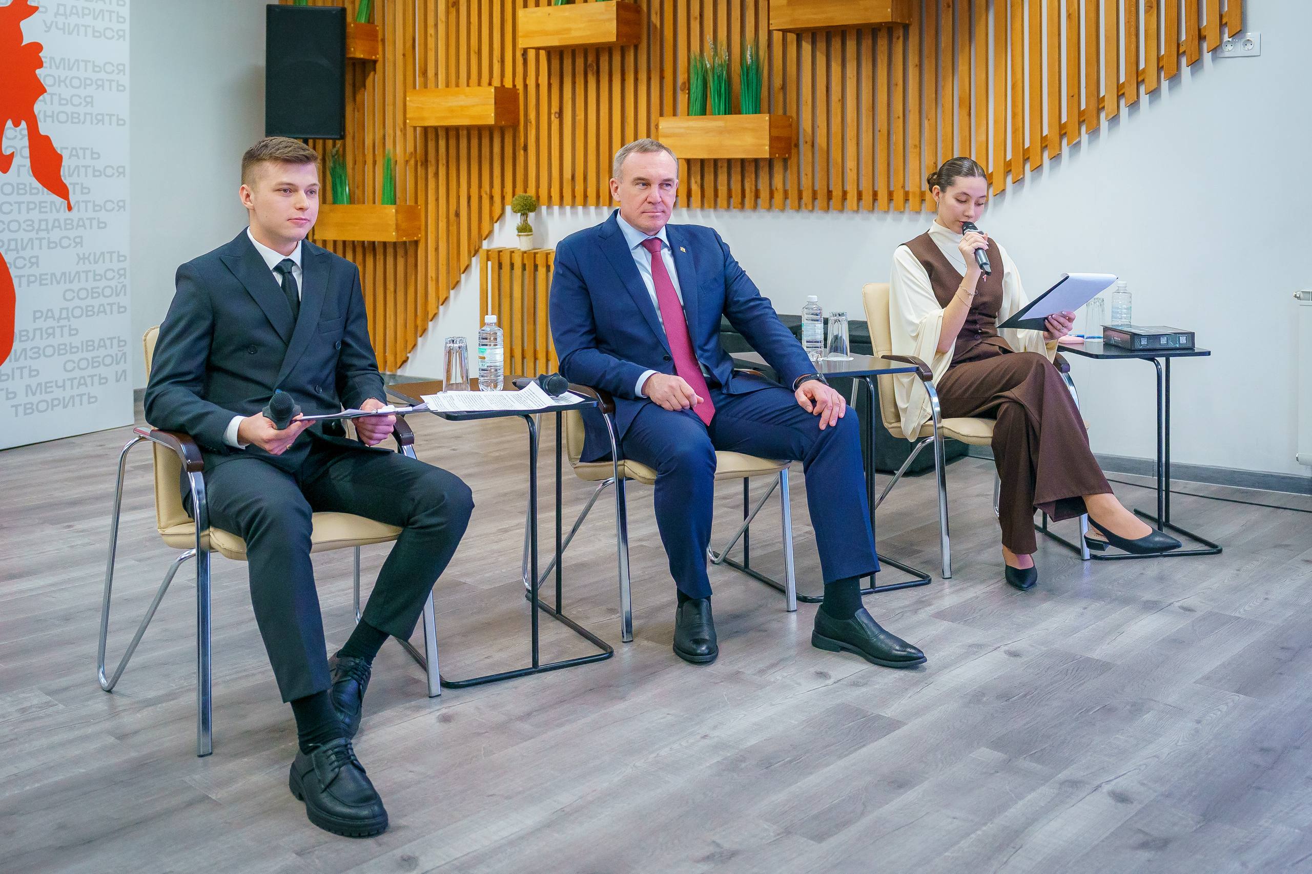 Руслан Кухарук: Встретился со студентами Югры в преддверии их «профессионального» праздника Руслан Кухарук: Встретился со студентами Югры в преддверии их «профессионального» праздника